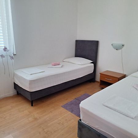 Apartments Vodopija 300M To The Beach Sveti Filip i Jakov Eksteriør billede