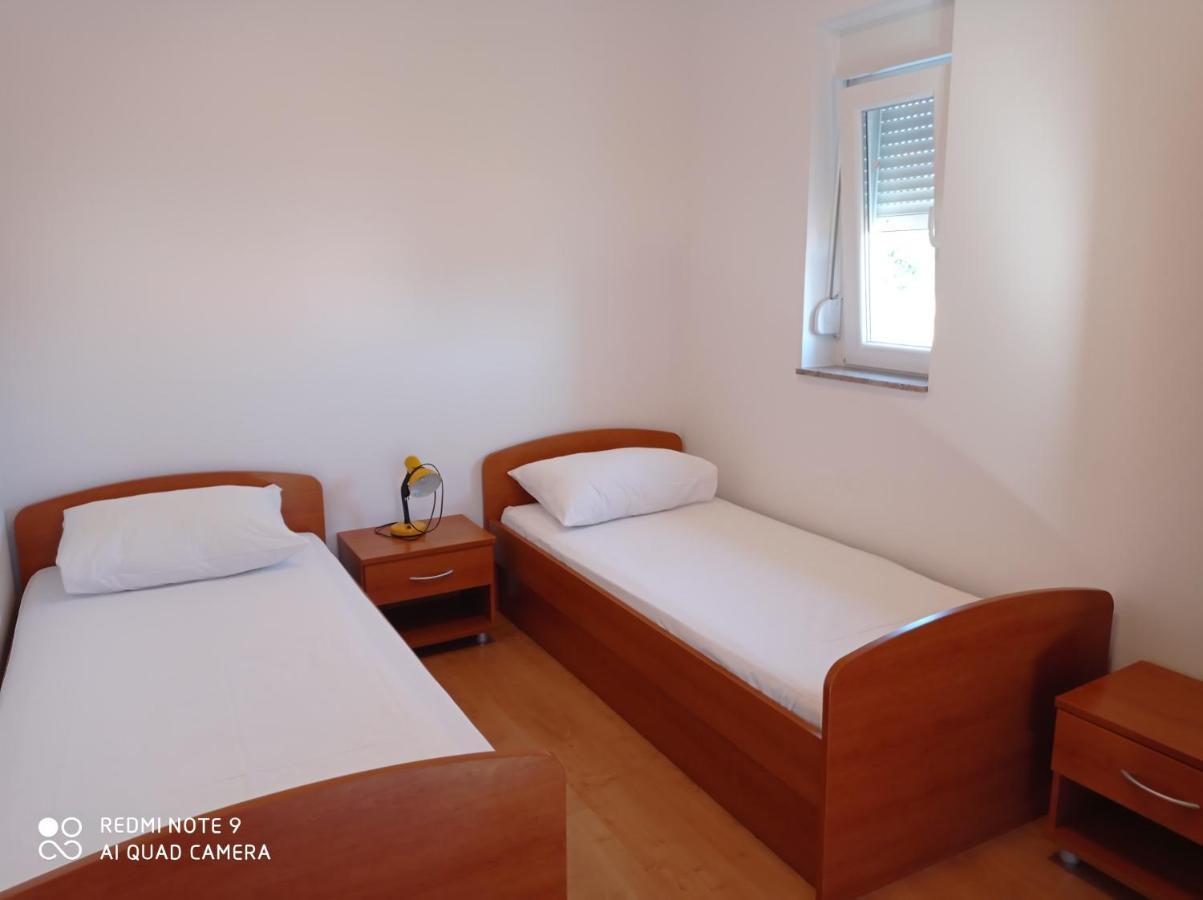 Apartments Vodopija 300M To The Beach Sveti Filip i Jakov Eksteriør billede