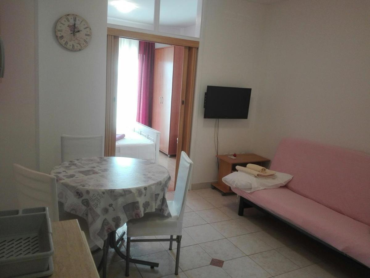 Apartments Vodopija 300M To The Beach Sveti Filip i Jakov Eksteriør billede