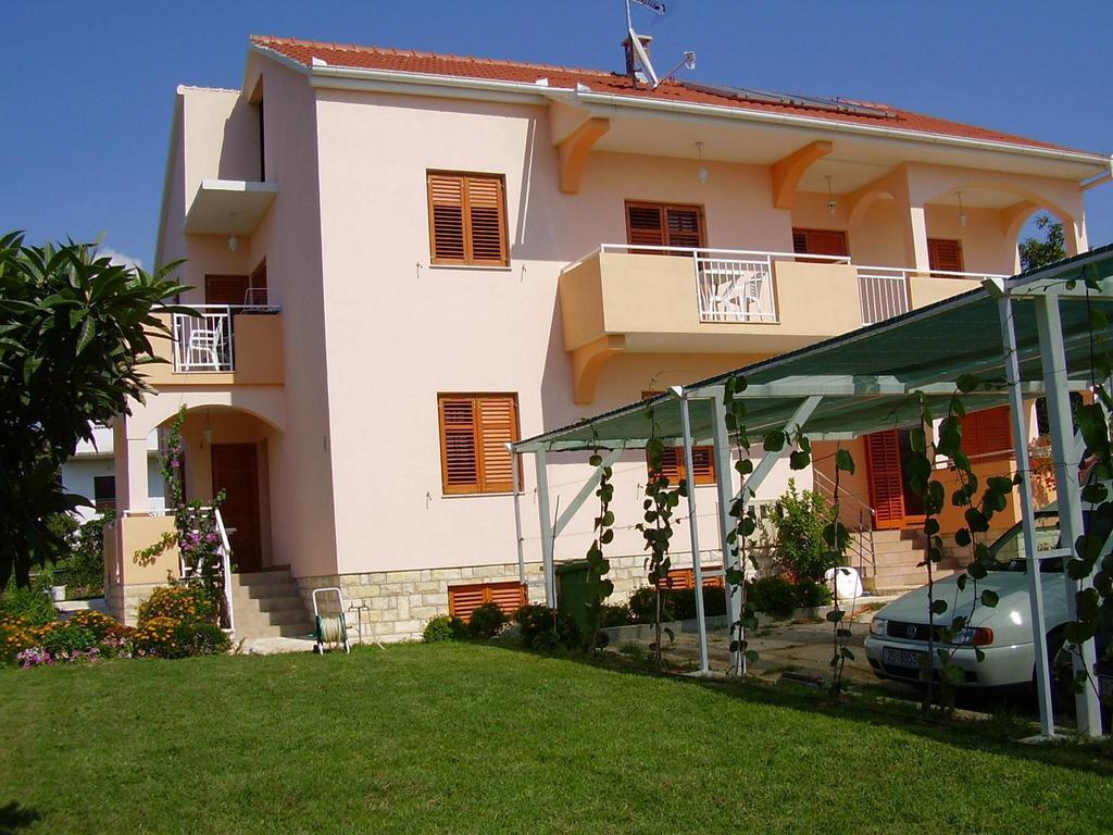 Apartments Vodopija 300M To The Beach Sveti Filip i Jakov Værelse billede
