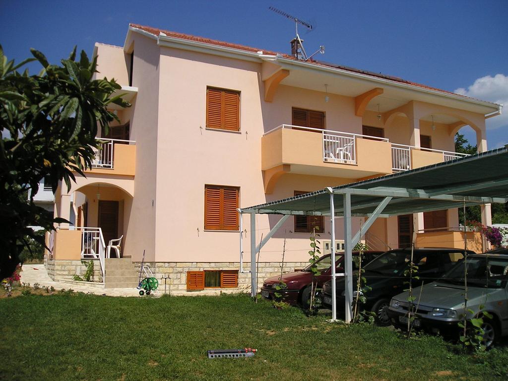 Apartments Vodopija 300M To The Beach Sveti Filip i Jakov Eksteriør billede