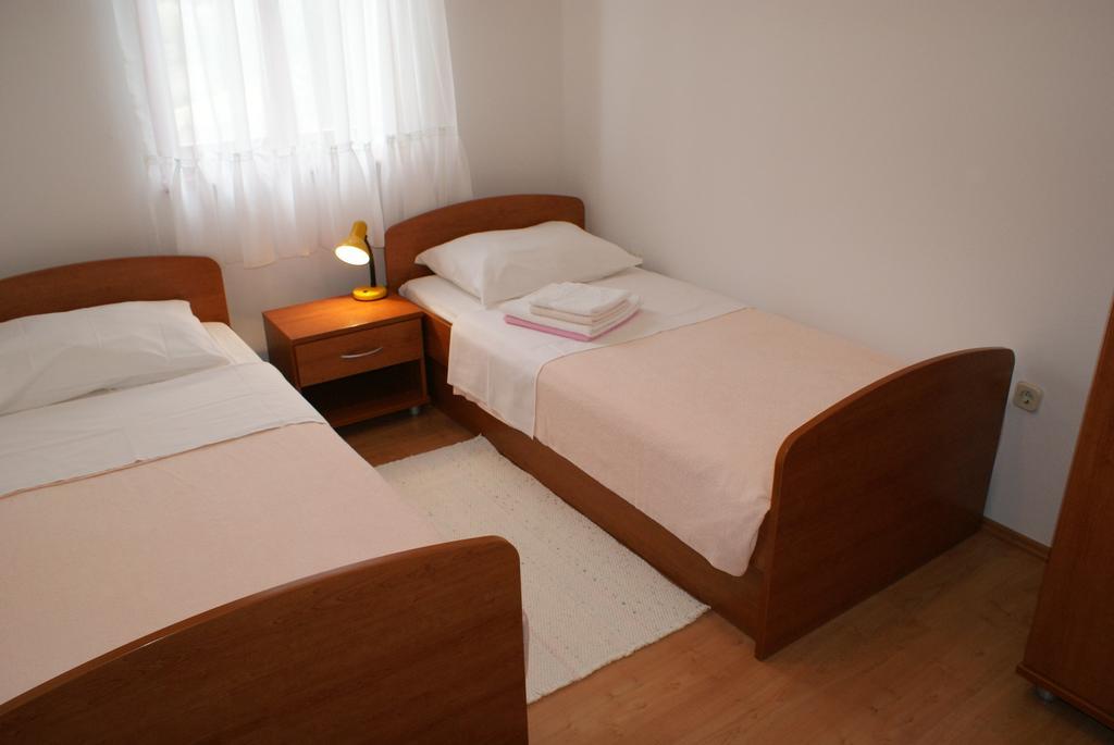 Apartments Vodopija 300M To The Beach Sveti Filip i Jakov Værelse billede