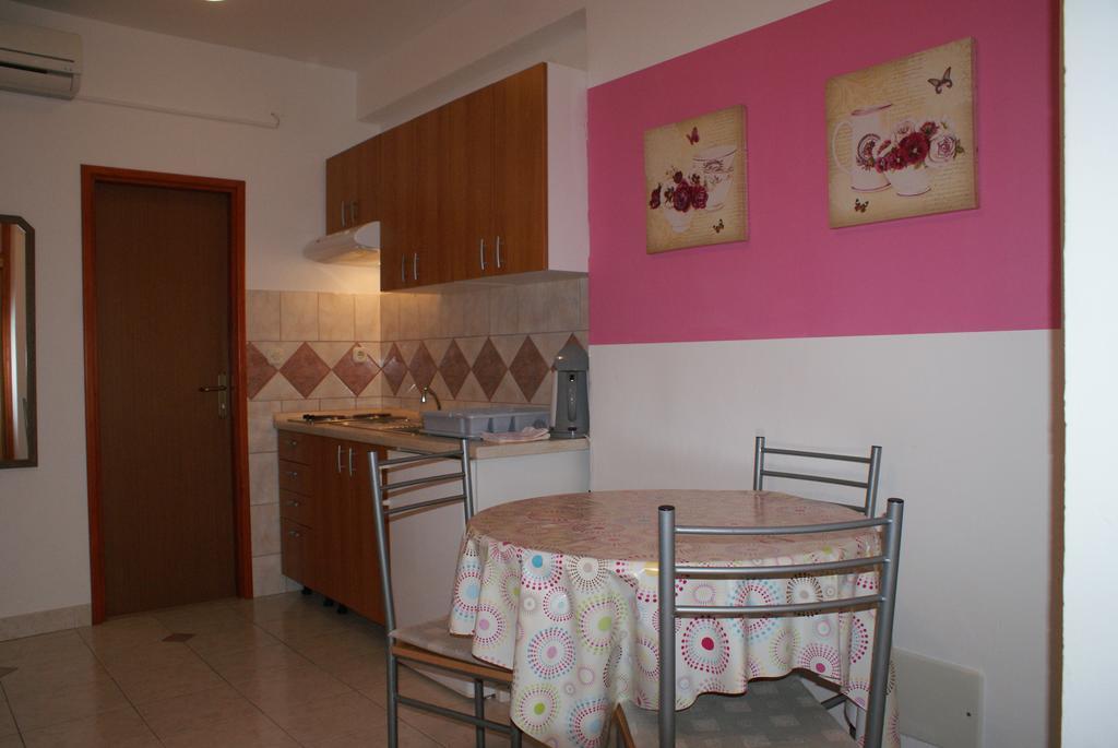 Apartments Vodopija 300M To The Beach Sveti Filip i Jakov Eksteriør billede