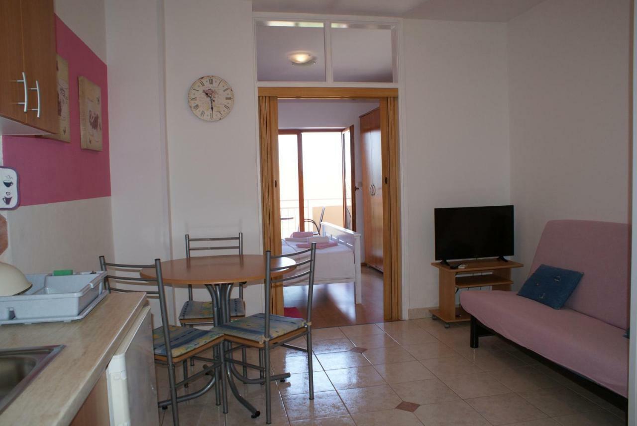 Apartments Vodopija 300M To The Beach Sveti Filip i Jakov Eksteriør billede